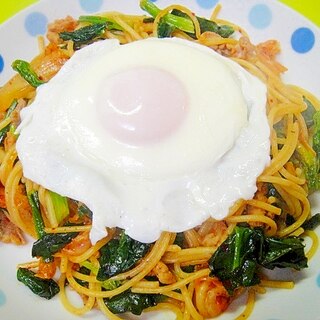 目玉焼きのっけ♡ほうれん草豚キムチパスタ